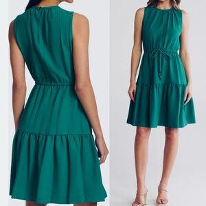 Calvin Klein
Sleeveless
Tiered A-Line
Dress Size 4 Green NWT